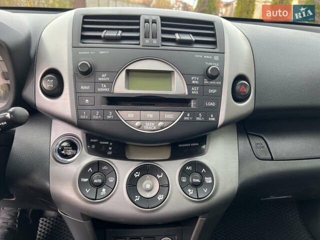 Черный Тойота РАВ 4, объемом двигателя 2 л и пробегом 270 тыс. км за 9500 $, фото 7 на Automoto.ua