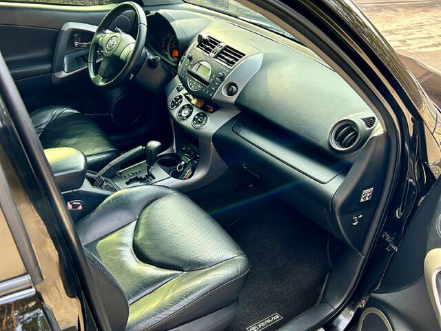 Черный Тойота РАВ 4, объемом двигателя 2 л и пробегом 186 тыс. км за 11500 $, фото 5 на Automoto.ua