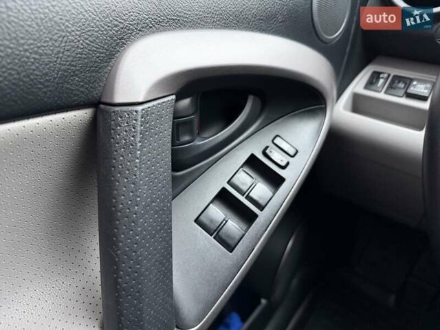 Черный Тойота РАВ 4, объемом двигателя 2.4 л и пробегом 173 тыс. км за 10500 $, фото 17 на Automoto.ua