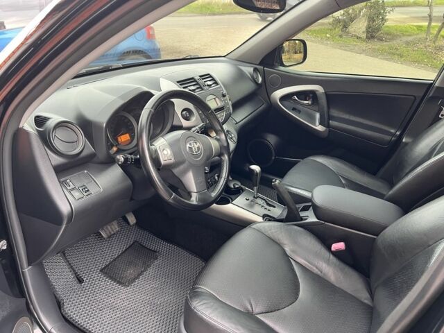 Черный Тойота РАВ 4, объемом двигателя 2 л и пробегом 270 тыс. км за 9500 $, фото 4 на Automoto.ua