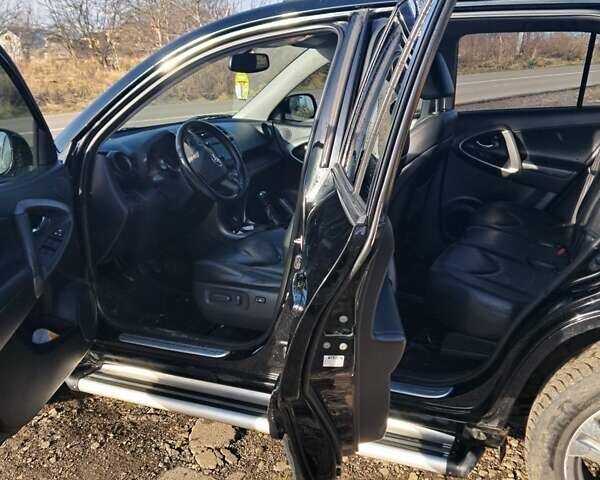 Черный Тойота РАВ 4, объемом двигателя 2.23 л и пробегом 240 тыс. км за 10500 $, фото 1 на Automoto.ua