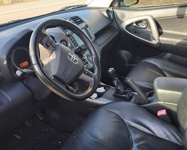 Черный Тойота РАВ 4, объемом двигателя 2.23 л и пробегом 240 тыс. км за 10500 $, фото 4 на Automoto.ua