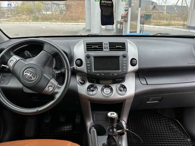 Черный Тойота РАВ 4, объемом двигателя 2.2 л и пробегом 316 тыс. км за 4290 $, фото 13 на Automoto.ua