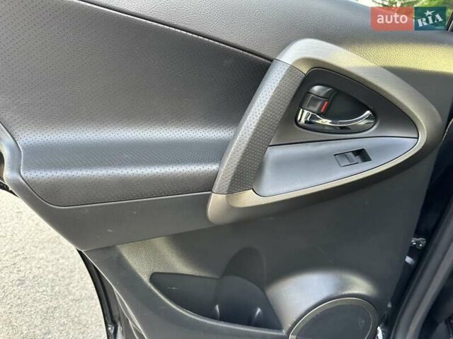 Черный Тойота РАВ 4, объемом двигателя 2.2 л и пробегом 227 тыс. км за 10500 $, фото 43 на Automoto.ua