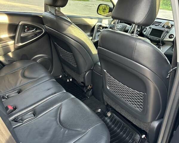 Черный Тойота РАВ 4, объемом двигателя 2.2 л и пробегом 227 тыс. км за 10500 $, фото 39 на Automoto.ua