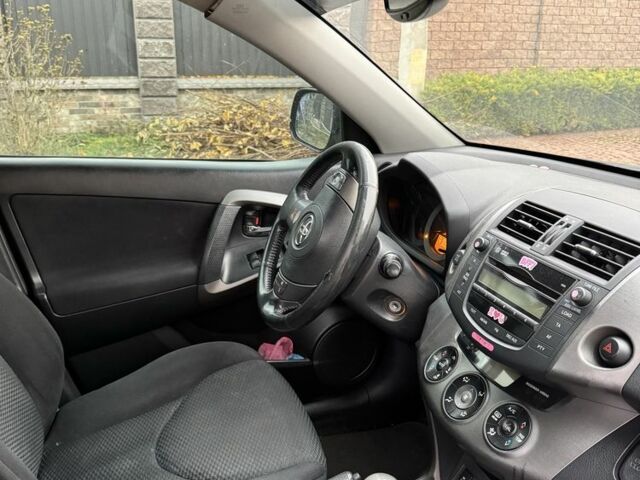 Черный Тойота РАВ 4, объемом двигателя 2 л и пробегом 230 тыс. км за 6800 $, фото 9 на Automoto.ua