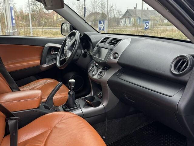 Черный Тойота РАВ 4, объемом двигателя 2.2 л и пробегом 316 тыс. км за 4290 $, фото 6 на Automoto.ua