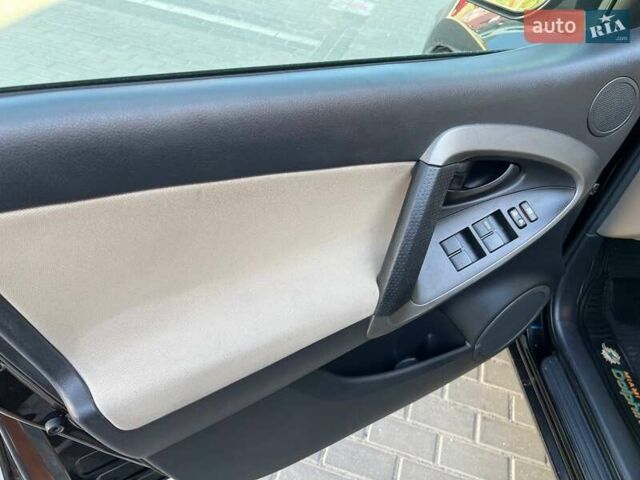 Чорний Тойота РАВ 4, об'ємом двигуна 2.5 л та пробігом 222 тис. км за 10600 $, фото 35 на Automoto.ua