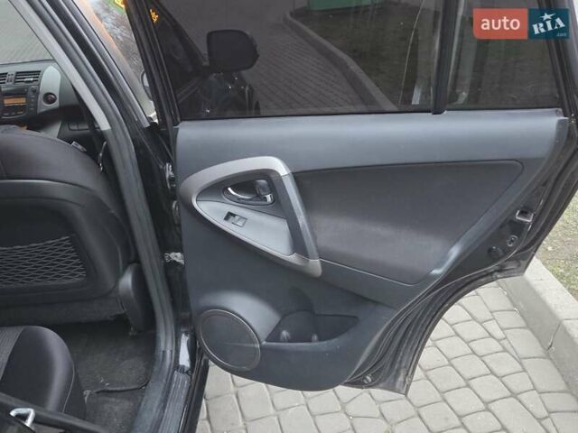 Черный Тойота РАВ 4, объемом двигателя 2.2 л и пробегом 170 тыс. км за 11000 $, фото 4 на Automoto.ua