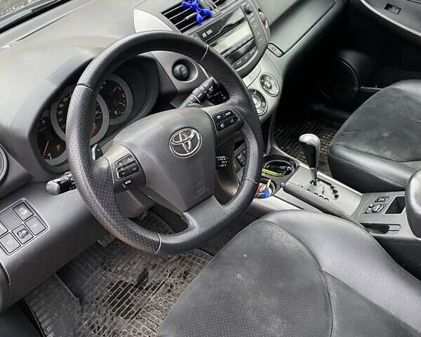 Черный Тойота РАВ 4, объемом двигателя 2 л и пробегом 224 тыс. км за 12500 $, фото 4 на Automoto.ua