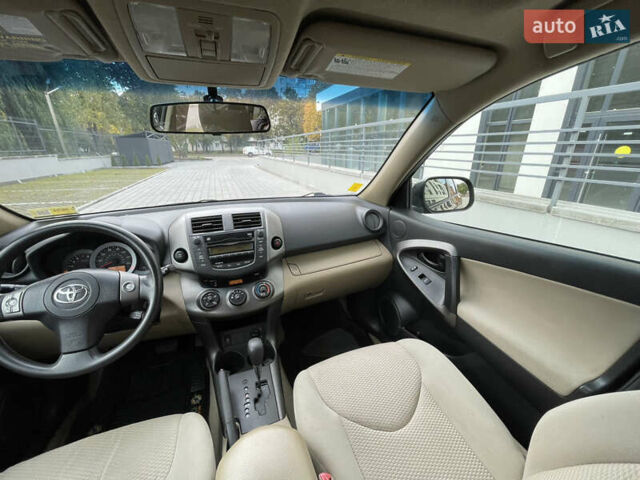 Черный Тойота РАВ 4, объемом двигателя 2.49 л и пробегом 220 тыс. км за 10500 $, фото 17 на Automoto.ua
