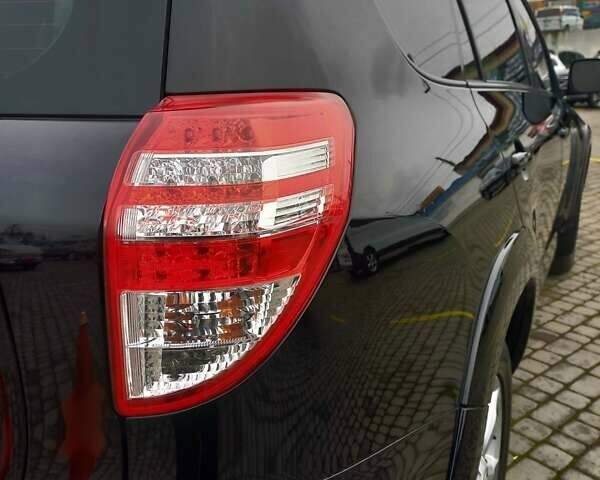 Чорний Тойота РАВ 4, об'ємом двигуна 2.36 л та пробігом 241 тис. км за 13600 $, фото 2 на Automoto.ua