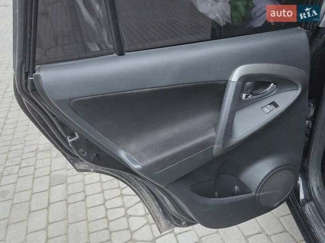 Черный Тойота РАВ 4, объемом двигателя 2.2 л и пробегом 170 тыс. км за 11000 $, фото 8 на Automoto.ua