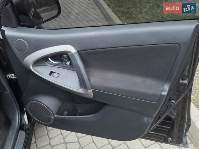 Черный Тойота РАВ 4, объемом двигателя 2.2 л и пробегом 170 тыс. км за 11000 $, фото 6 на Automoto.ua