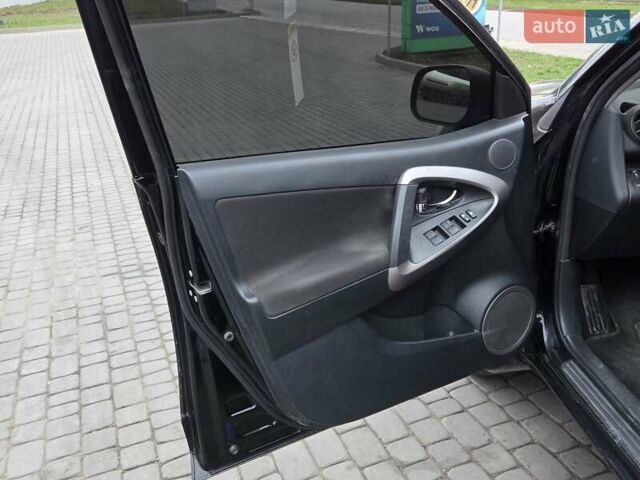 Черный Тойота РАВ 4, объемом двигателя 2.2 л и пробегом 170 тыс. км за 11000 $, фото 10 на Automoto.ua