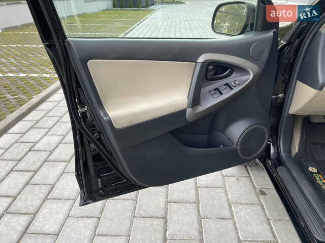 Черный Тойота РАВ 4, объемом двигателя 2.49 л и пробегом 220 тыс. км за 10500 $, фото 13 на Automoto.ua