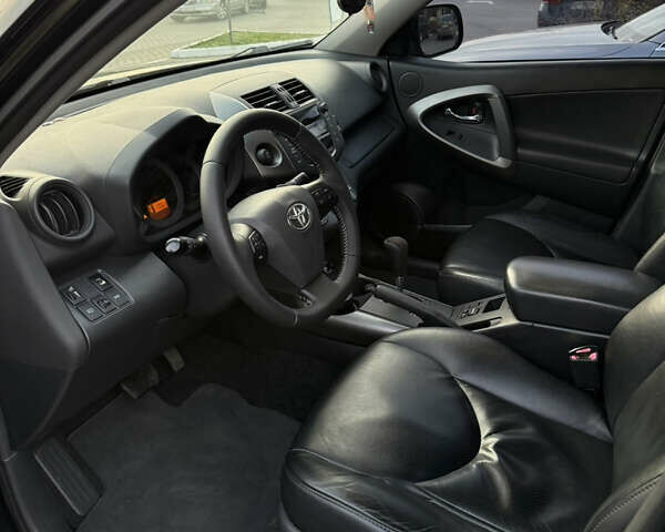 Черный Тойота РАВ 4, объемом двигателя 2 л и пробегом 173 тыс. км за 13300 $, фото 12 на Automoto.ua