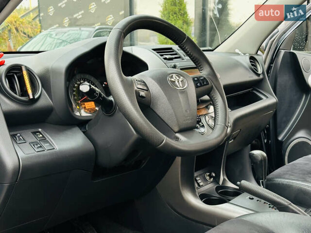 Черный Тойота РАВ 4, объемом двигателя 2.23 л и пробегом 249 тыс. км за 13800 $, фото 14 на Automoto.ua