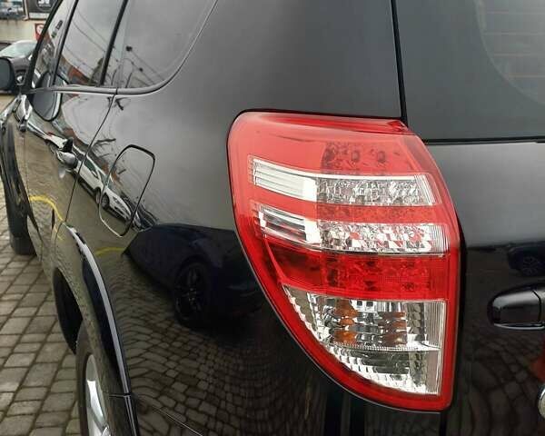 Чорний Тойота РАВ 4, об'ємом двигуна 2.36 л та пробігом 241 тис. км за 13600 $, фото 3 на Automoto.ua