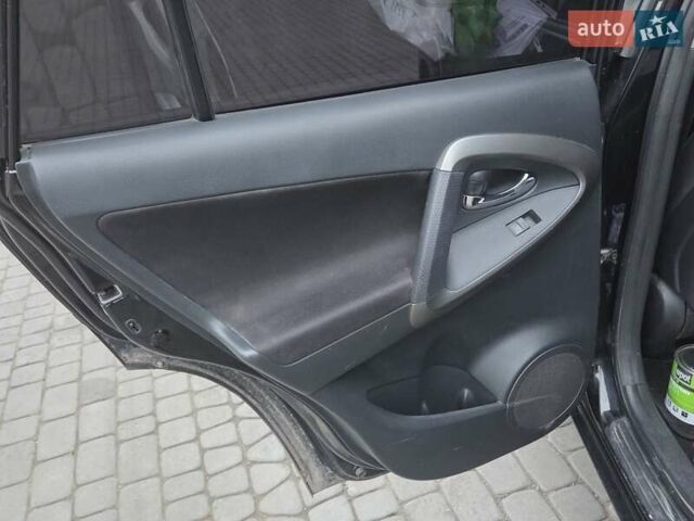 Черный Тойота РАВ 4, объемом двигателя 2.2 л и пробегом 170 тыс. км за 11000 $, фото 9 на Automoto.ua