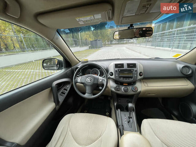 Черный Тойота РАВ 4, объемом двигателя 2.49 л и пробегом 220 тыс. км за 10500 $, фото 16 на Automoto.ua