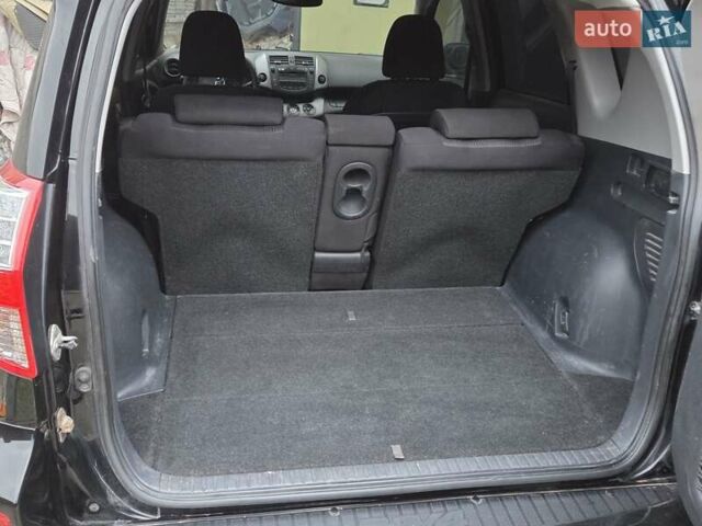 Черный Тойота РАВ 4, объемом двигателя 2.2 л и пробегом 170 тыс. км за 11000 $, фото 3 на Automoto.ua