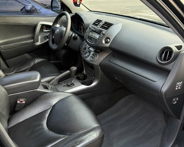 Черный Тойота РАВ 4, объемом двигателя 2 л и пробегом 173 тыс. км за 13300 $, фото 13 на Automoto.ua