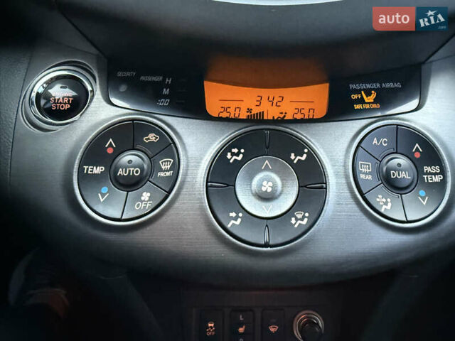 Черный Тойота РАВ 4, объемом двигателя 2 л и пробегом 173 тыс. км за 13300 $, фото 15 на Automoto.ua