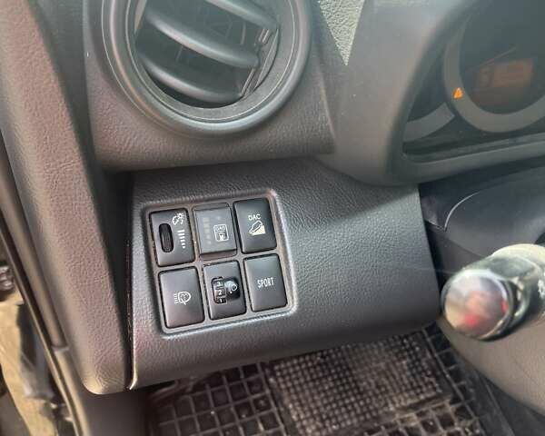 Черный Тойота РАВ 4, объемом двигателя 2 л и пробегом 176 тыс. км за 12500 $, фото 6 на Automoto.ua