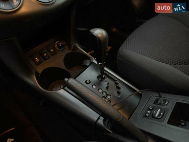 Черный Тойота РАВ 4, объемом двигателя 2 л и пробегом 184 тыс. км за 12900 $, фото 51 на Automoto.ua