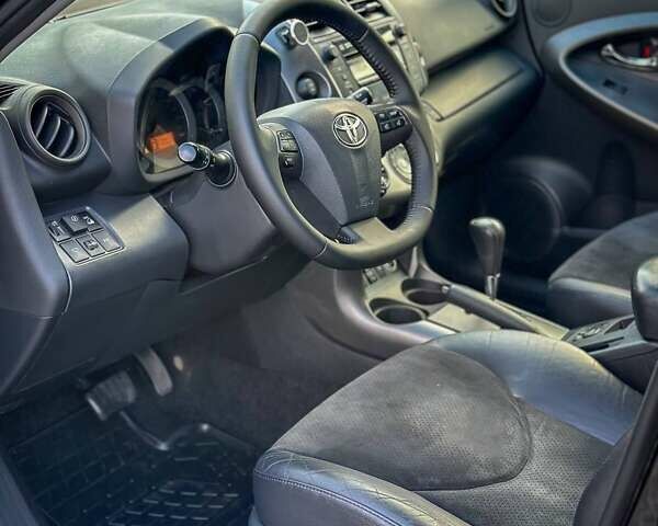 Чорний Тойота РАВ 4, об'ємом двигуна 2 л та пробігом 210 тис. км за 12500 $, фото 29 на Automoto.ua