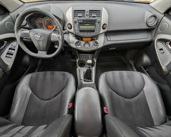 Чорний Тойота РАВ 4, об'ємом двигуна 2.2 л та пробігом 178 тис. км за 15000 $, фото 8 на Automoto.ua