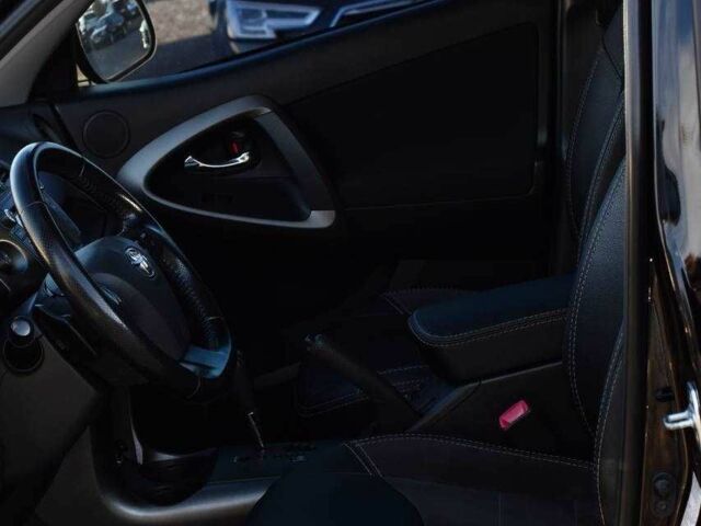 Чорний Тойота РАВ 4, об'ємом двигуна 2 л та пробігом 178 тис. км за 13850 $, фото 13 на Automoto.ua