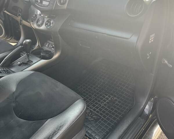 Черный Тойота РАВ 4, объемом двигателя 2 л и пробегом 176 тыс. км за 12500 $, фото 13 на Automoto.ua