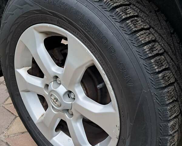 Чорний Тойота РАВ 4, об'ємом двигуна 2 л та пробігом 278 тис. км за 13500 $, фото 3 на Automoto.ua