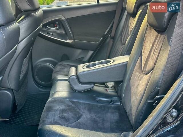 Чорний Тойота РАВ 4, об'ємом двигуна 2 л та пробігом 210 тис. км за 12500 $, фото 31 на Automoto.ua
