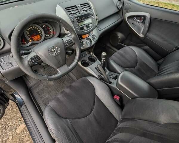 Чорний Тойота РАВ 4, об'ємом двигуна 2.2 л та пробігом 178 тис. км за 15000 $, фото 9 на Automoto.ua