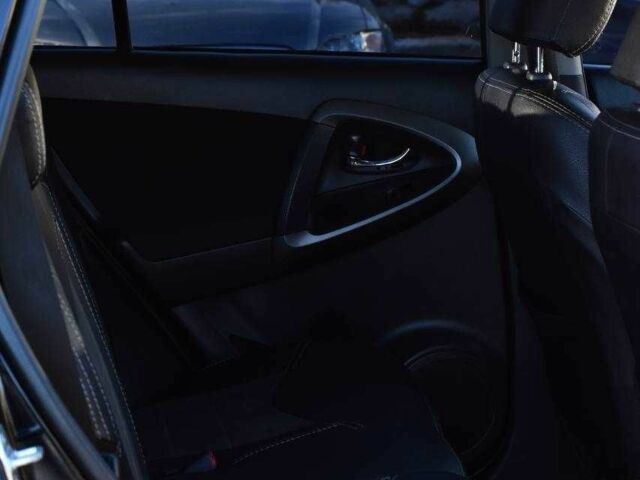 Чорний Тойота РАВ 4, об'ємом двигуна 2 л та пробігом 178 тис. км за 13850 $, фото 16 на Automoto.ua