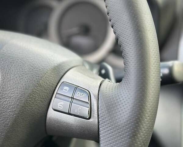 Чорний Тойота РАВ 4, об'ємом двигуна 2 л та пробігом 210 тис. км за 12500 $, фото 28 на Automoto.ua