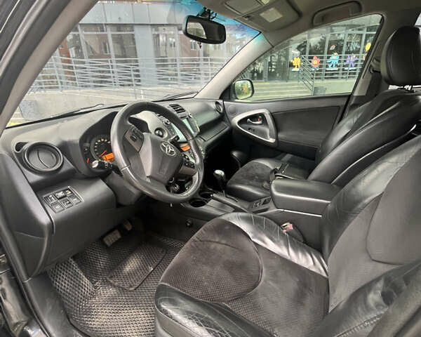 Чорний Тойота РАВ 4, об'ємом двигуна 2 л та пробігом 138 тис. км за 11500 $, фото 15 на Automoto.ua