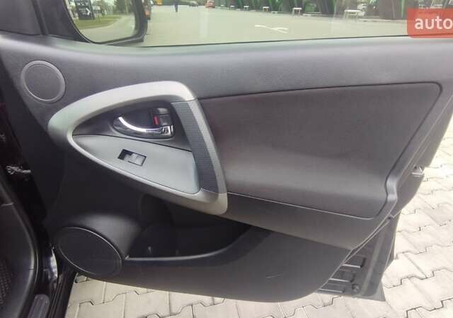 Чорний Тойота РАВ 4, об'ємом двигуна 2 л та пробігом 184 тис. км за 12500 $, фото 18 на Automoto.ua