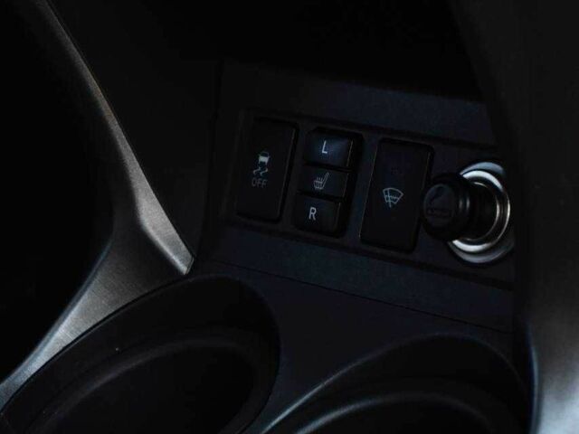 Чорний Тойота РАВ 4, об'ємом двигуна 2 л та пробігом 178 тис. км за 13850 $, фото 14 на Automoto.ua