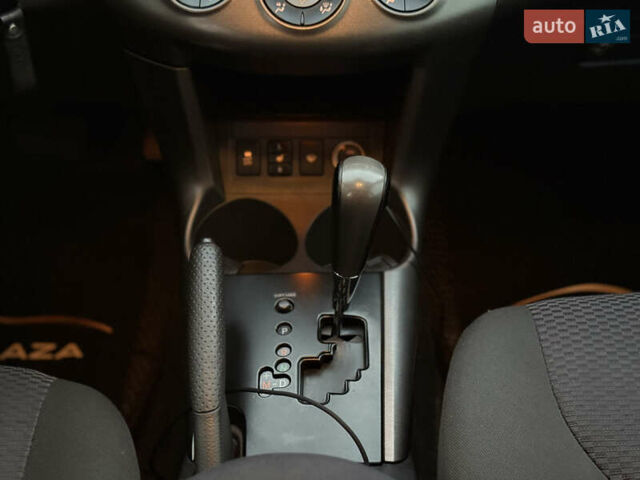 Черный Тойота РАВ 4, объемом двигателя 2 л и пробегом 184 тыс. км за 12900 $, фото 48 на Automoto.ua