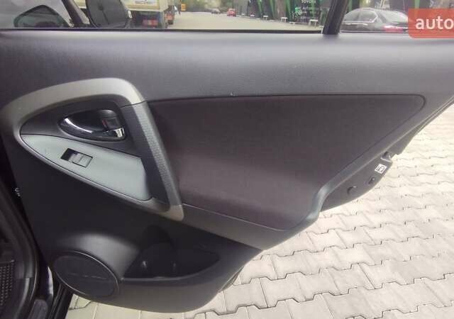 Чорний Тойота РАВ 4, об'ємом двигуна 2 л та пробігом 184 тис. км за 12500 $, фото 17 на Automoto.ua