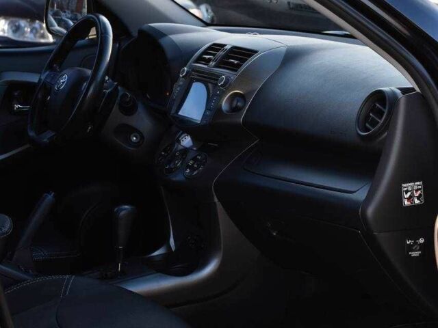 Чорний Тойота РАВ 4, об'ємом двигуна 2 л та пробігом 178 тис. км за 13850 $, фото 8 на Automoto.ua