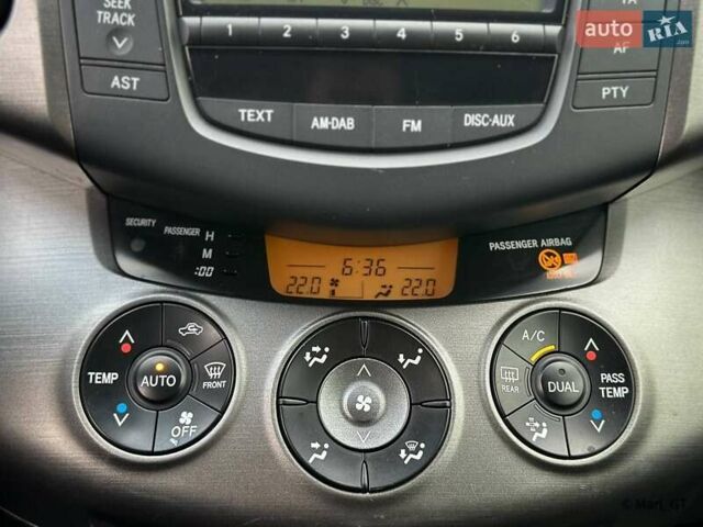 Чорний Тойота РАВ 4, об'ємом двигуна 2 л та пробігом 210 тис. км за 12500 $, фото 50 на Automoto.ua