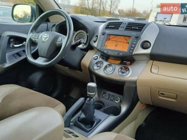 Чорний Тойота РАВ 4, об'ємом двигуна 0 л та пробігом 183 тис. км за 8350 $, фото 4 на Automoto.ua