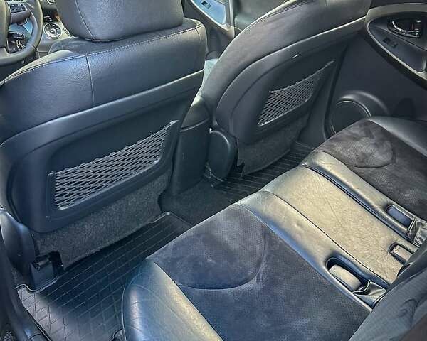 Чорний Тойота РАВ 4, об'ємом двигуна 2 л та пробігом 210 тис. км за 12500 $, фото 32 на Automoto.ua
