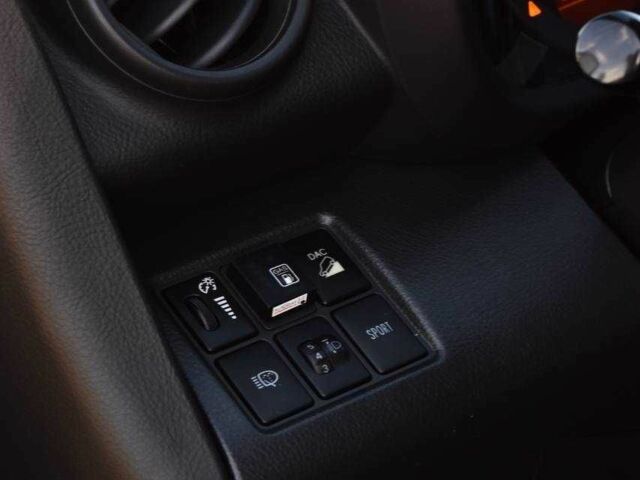 Чорний Тойота РАВ 4, об'ємом двигуна 2 л та пробігом 178 тис. км за 13850 $, фото 7 на Automoto.ua