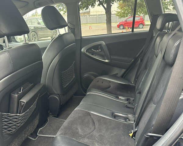 Черный Тойота РАВ 4, объемом двигателя 0 л и пробегом 63 тыс. км за 18000 $, фото 2 на Automoto.ua